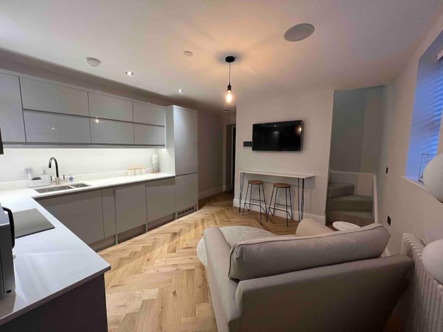 New Apartment, 10 Mins From Principality Stadium Cardiff Extérieur photo